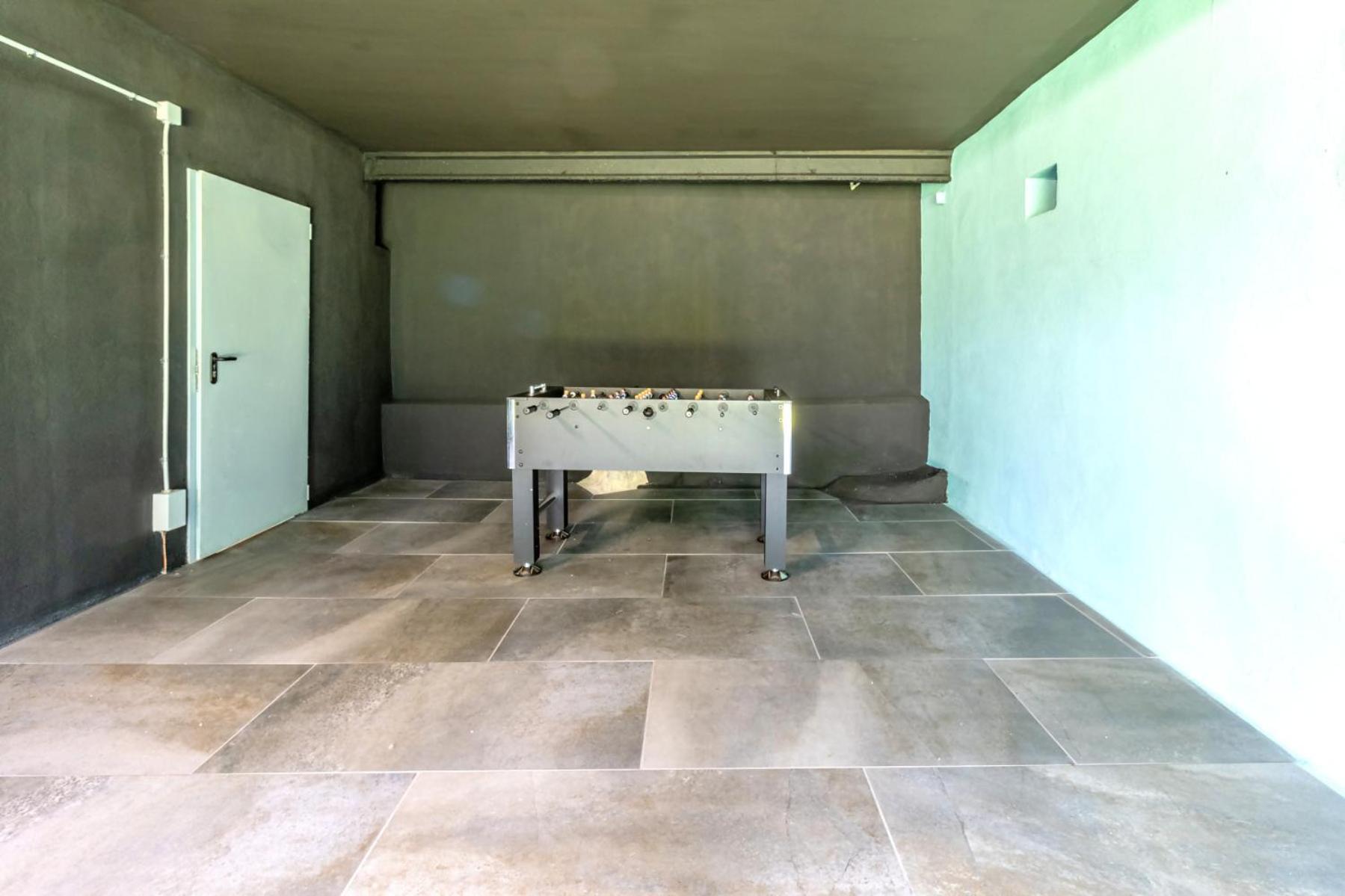 Black House Sorprendente Casa Estilo Industrial Olot Exterior photo